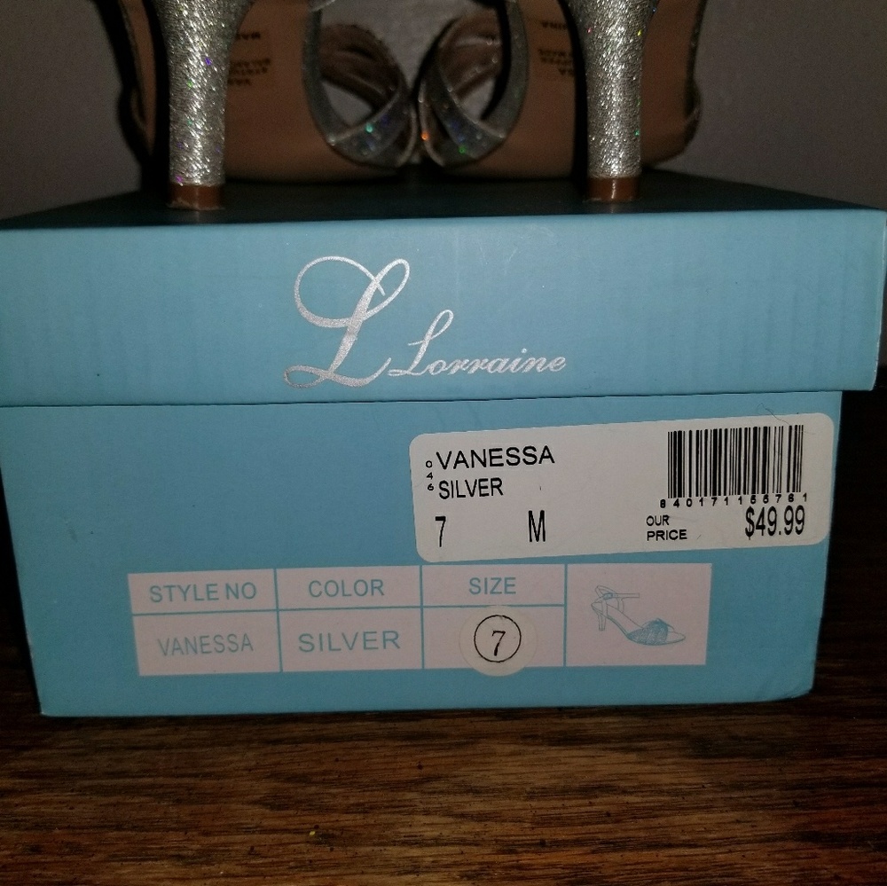 Silver Heels - Picture 4 of 4
